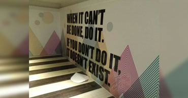 室内广告招牌 when it can't be done